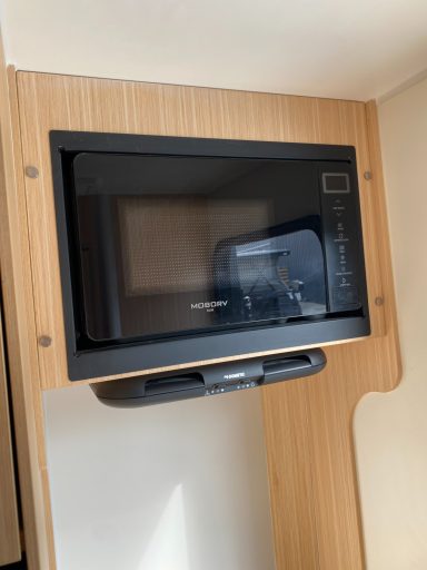 Dometic Dunstabzug und Mikrowelle mit Grill im Pickup Camper
