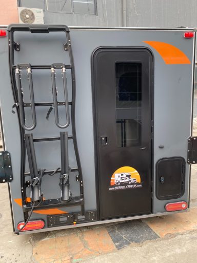 Pickup Camper Rückansicht mit Tür und Fahrradträger Wohnkabine Morrell Campers