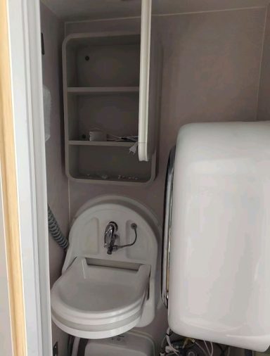 Faltbares Waschbecken – kompakte Badlösung