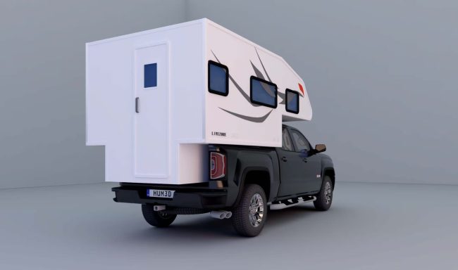 Ein Pickup mit einem weißen Wohnaufbau und Fenstern auf der Rückseite.
