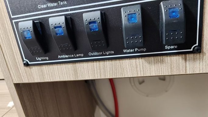 Schutzschalter im Bedienpanel – Sicherungssystem für Camper & Wohnkabine