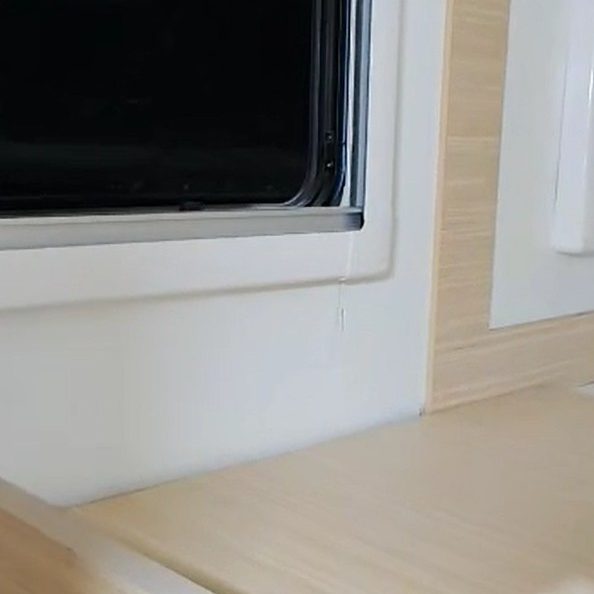 Ausziehbares Bett in der Wohnkabine